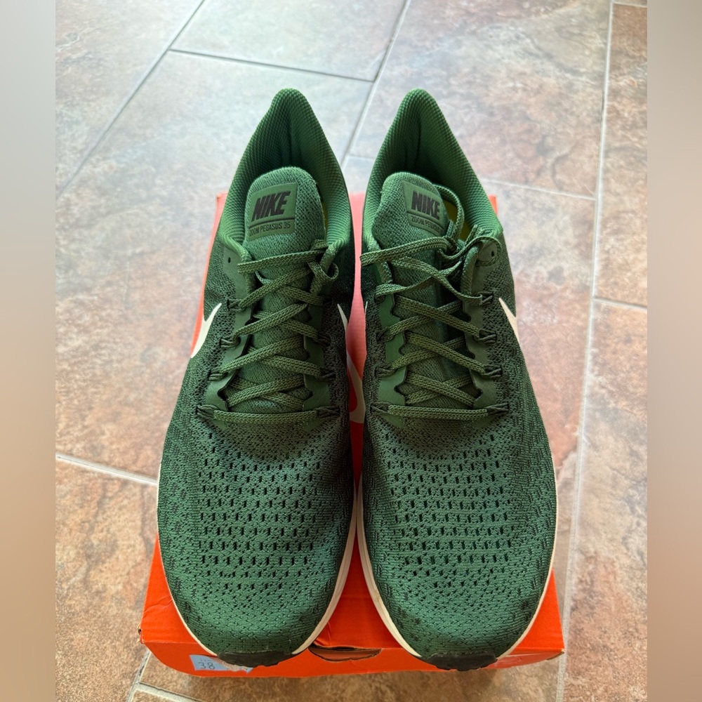 Nike Men’s Air Zoom Pegasus 35 TB -Michigan State AO3905 301
